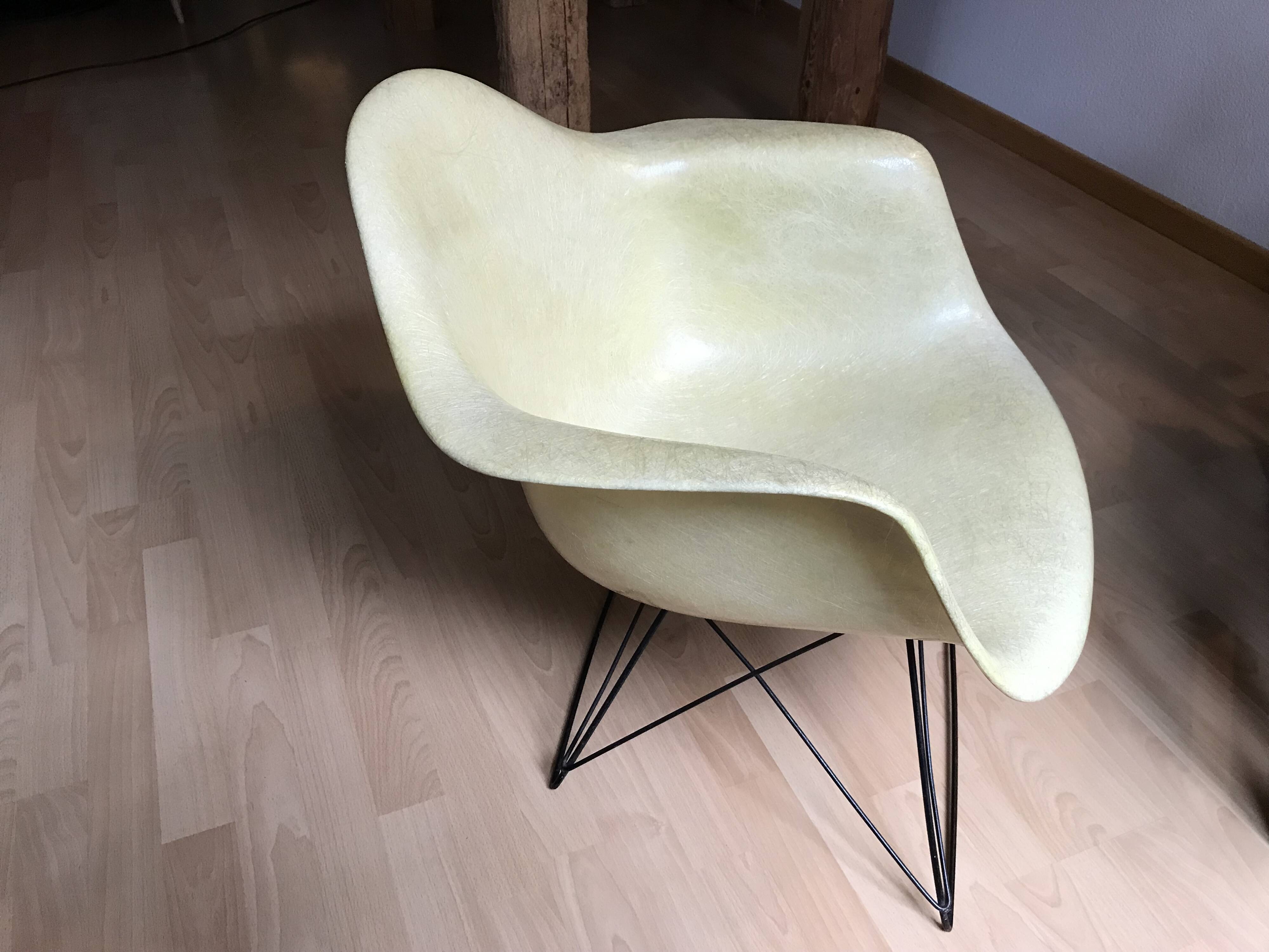 Armchair C&R Eames LAR