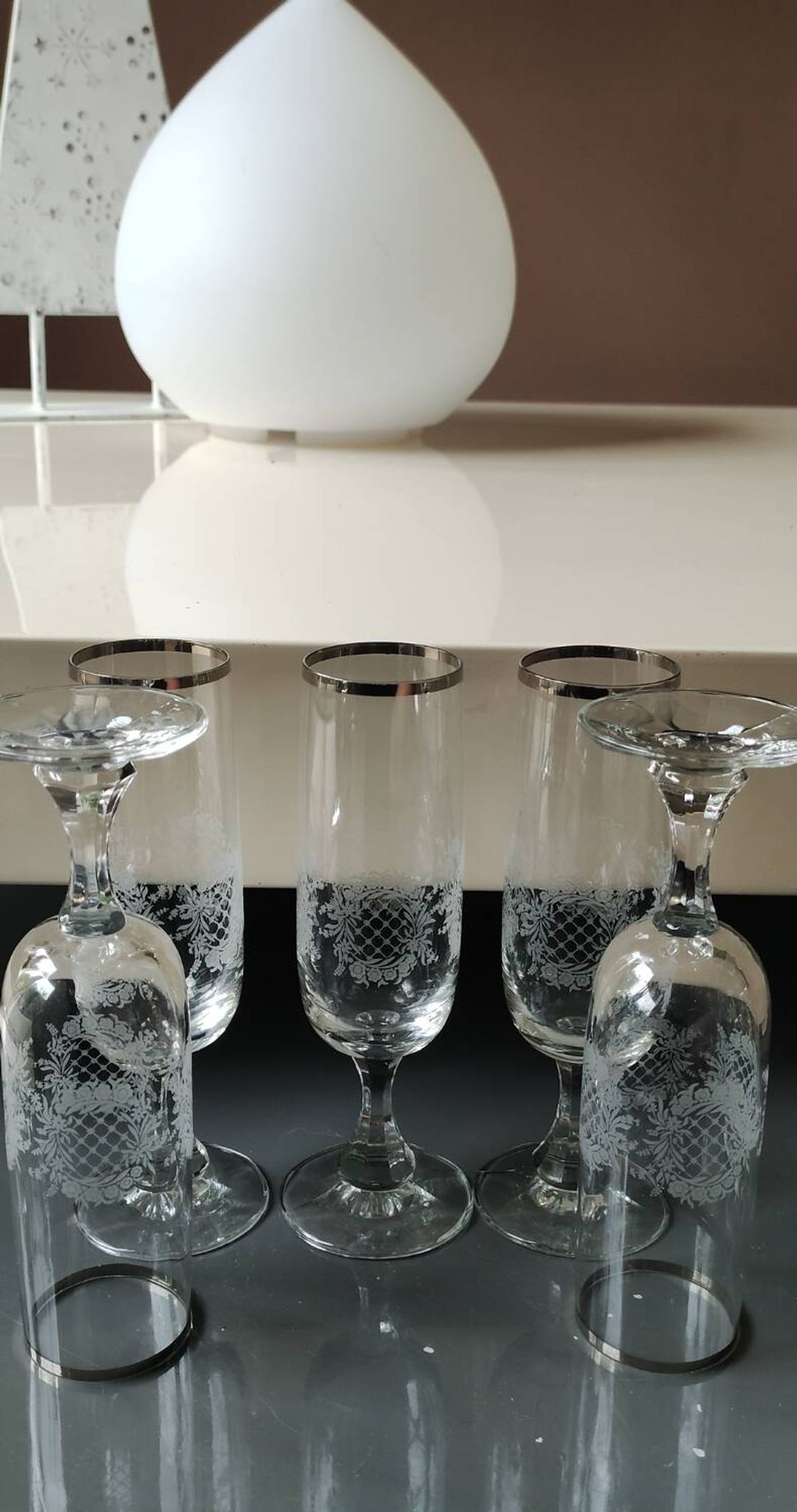 Set of 5 Champagne Flutes. Crystal glass. Empire style. Floral motifs.