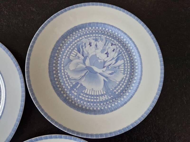 Limoges porcelain for Hermès, Paris - Set of 3 flat plates - Les Pivoines