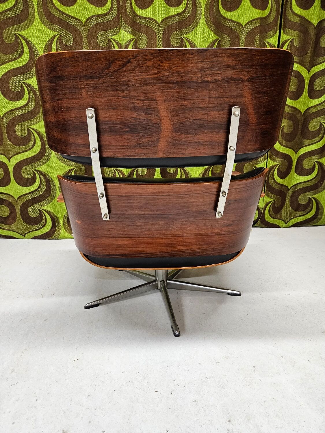 Fauteuil lounge cuir noir 1970 vintage