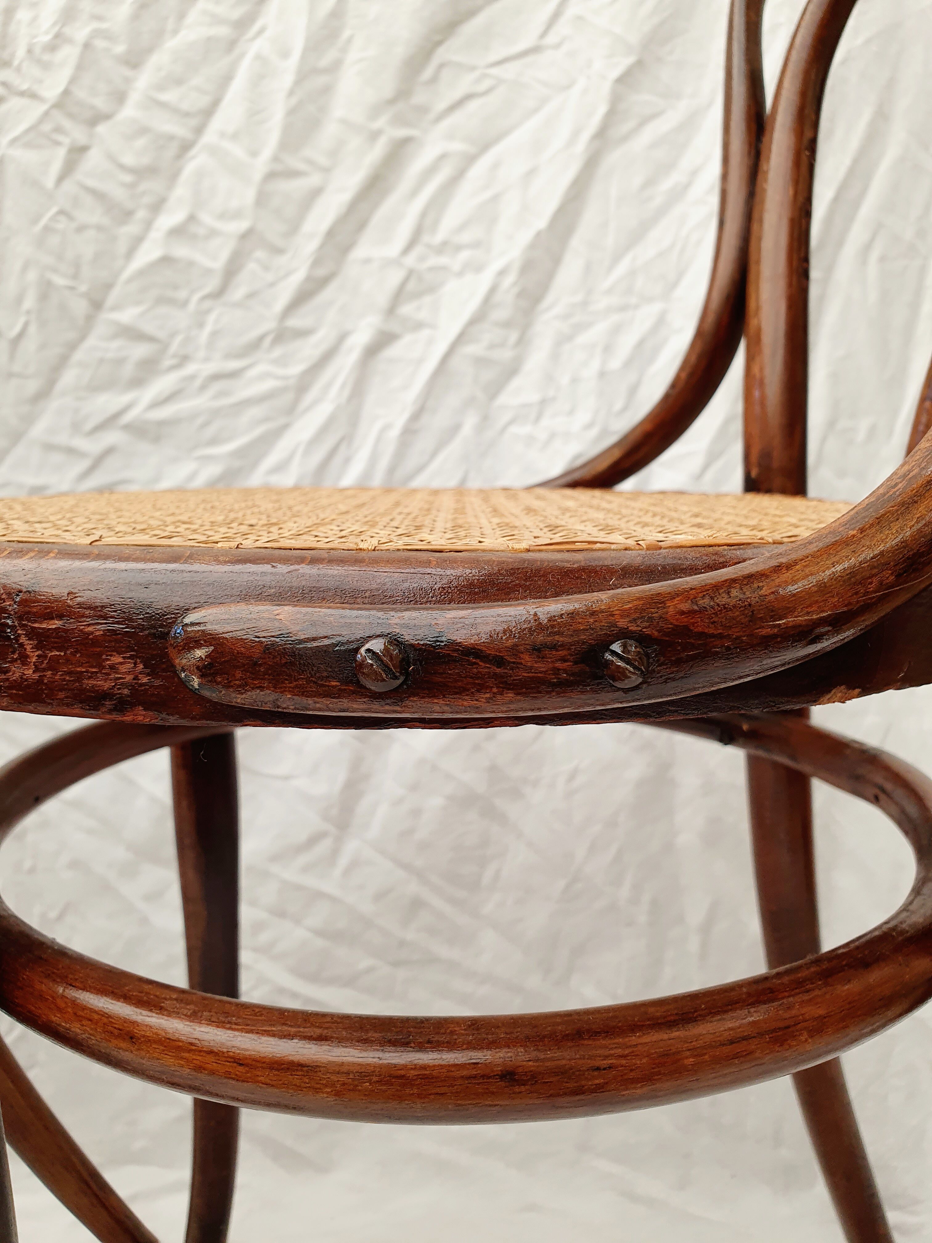 Paire de chaises cannées J&J Kohn  n°36