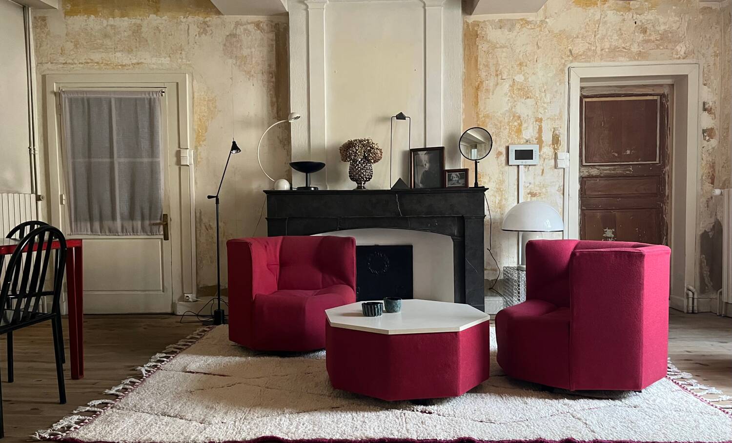 Octa armchair and table set