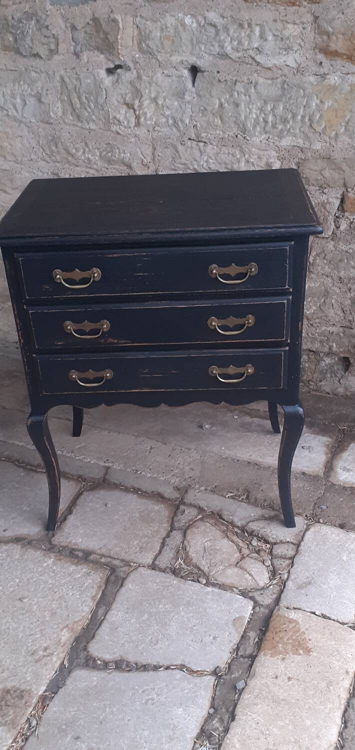 Vintage chest of drawers