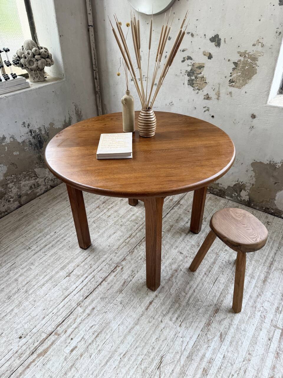 Round oak table 1950
