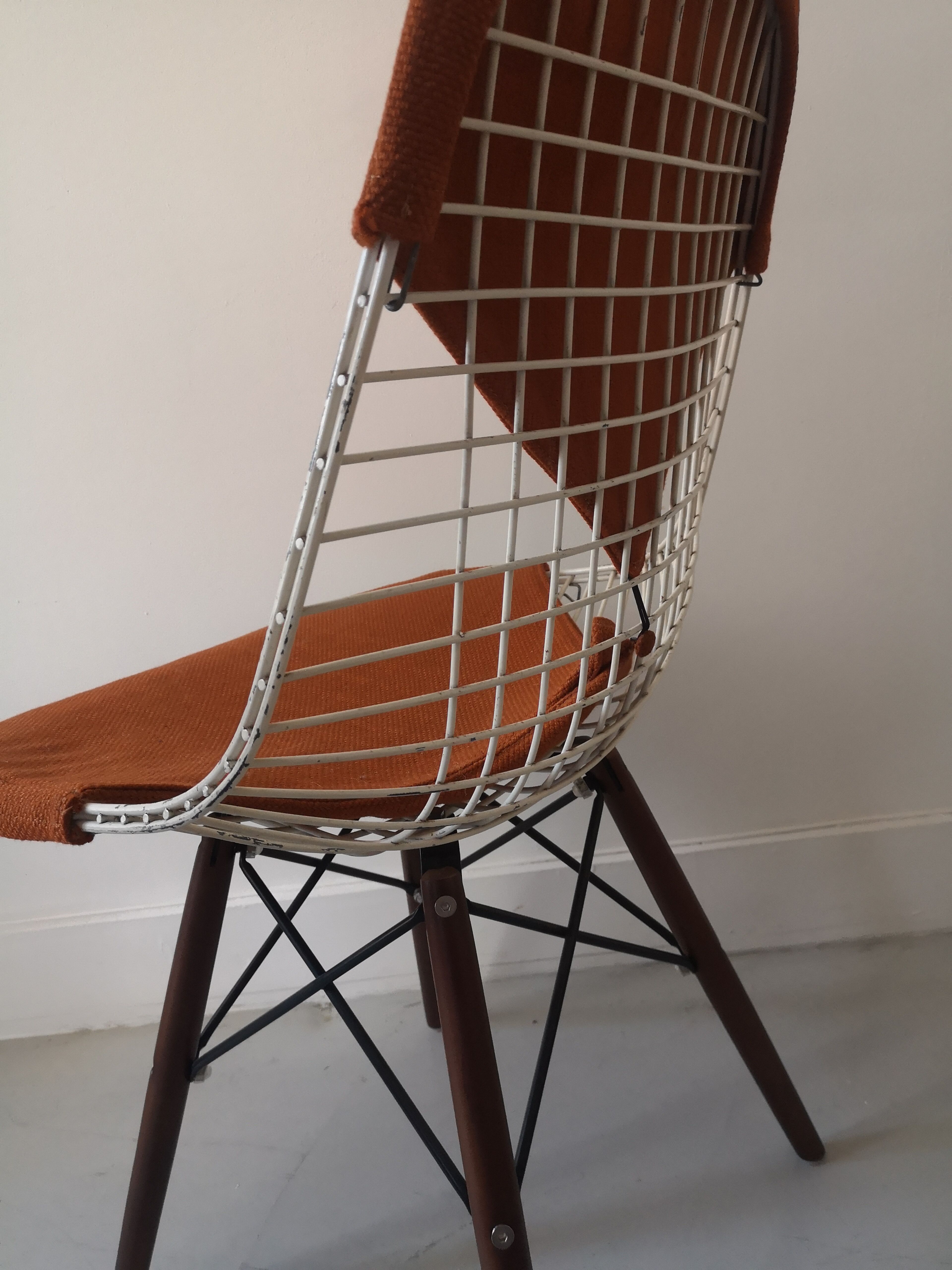 Eames bikini chair DKR-2