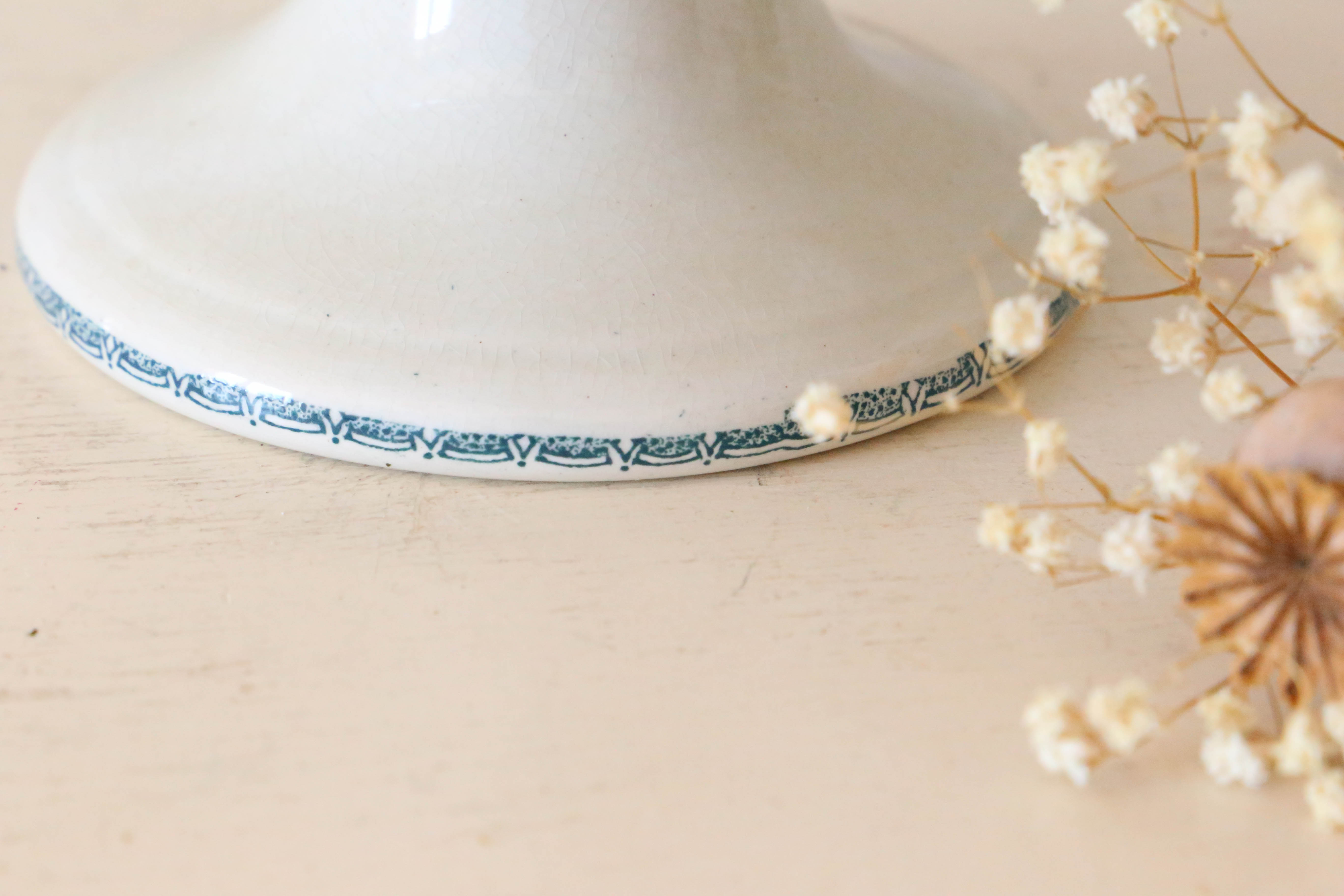 Antique ceramic compotier, Prima model of Saint Amand, French manufacture, late nineteenth