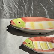 Duo of dishes in the shape of vintage colorful fish