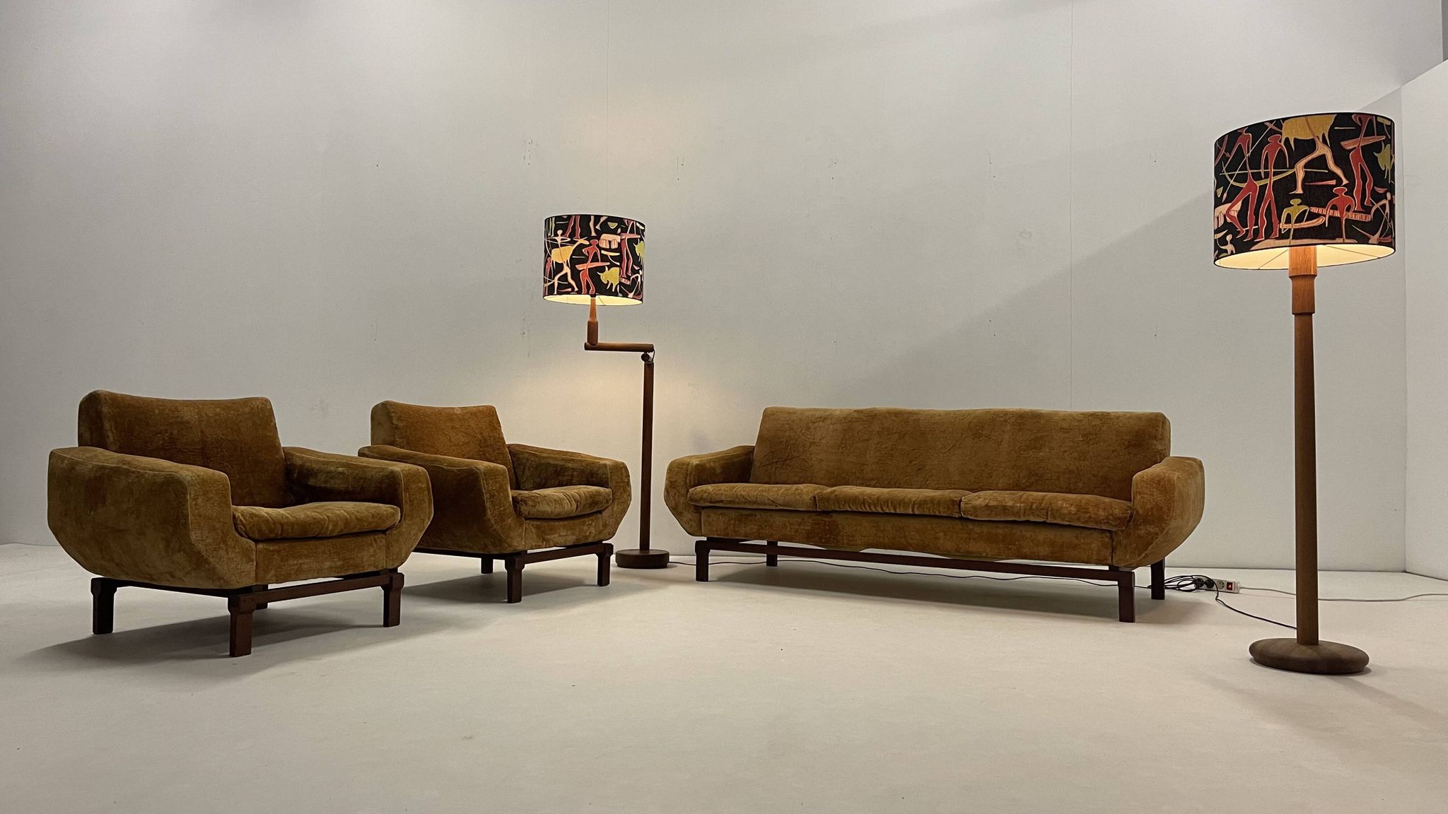 Living room set in amber velvet