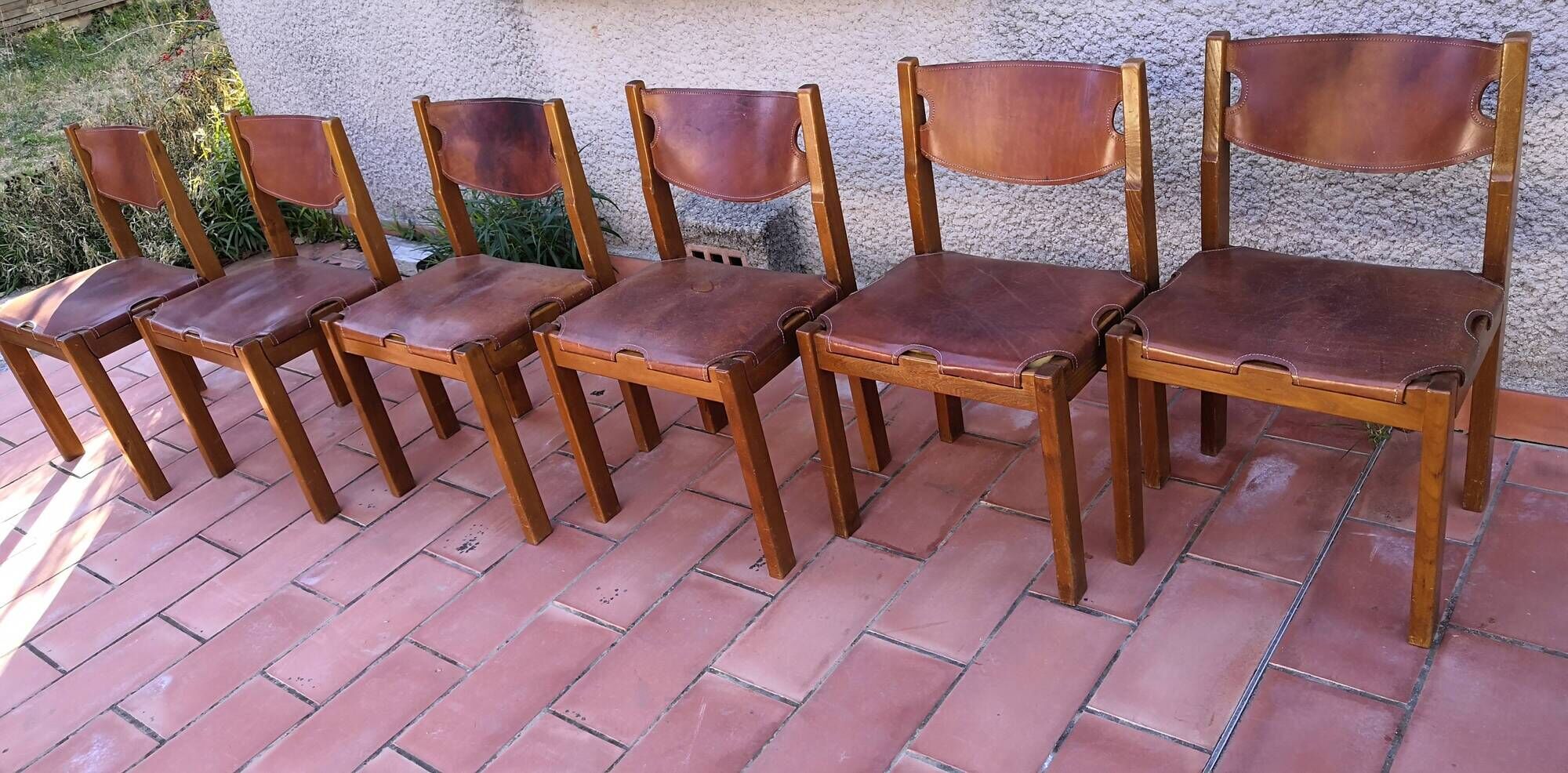 Series of 6 elm and leather chairs from the Maison Regain 60s