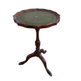 Table d’appoint à vin, guéridon ancien en bois et cuir vert
