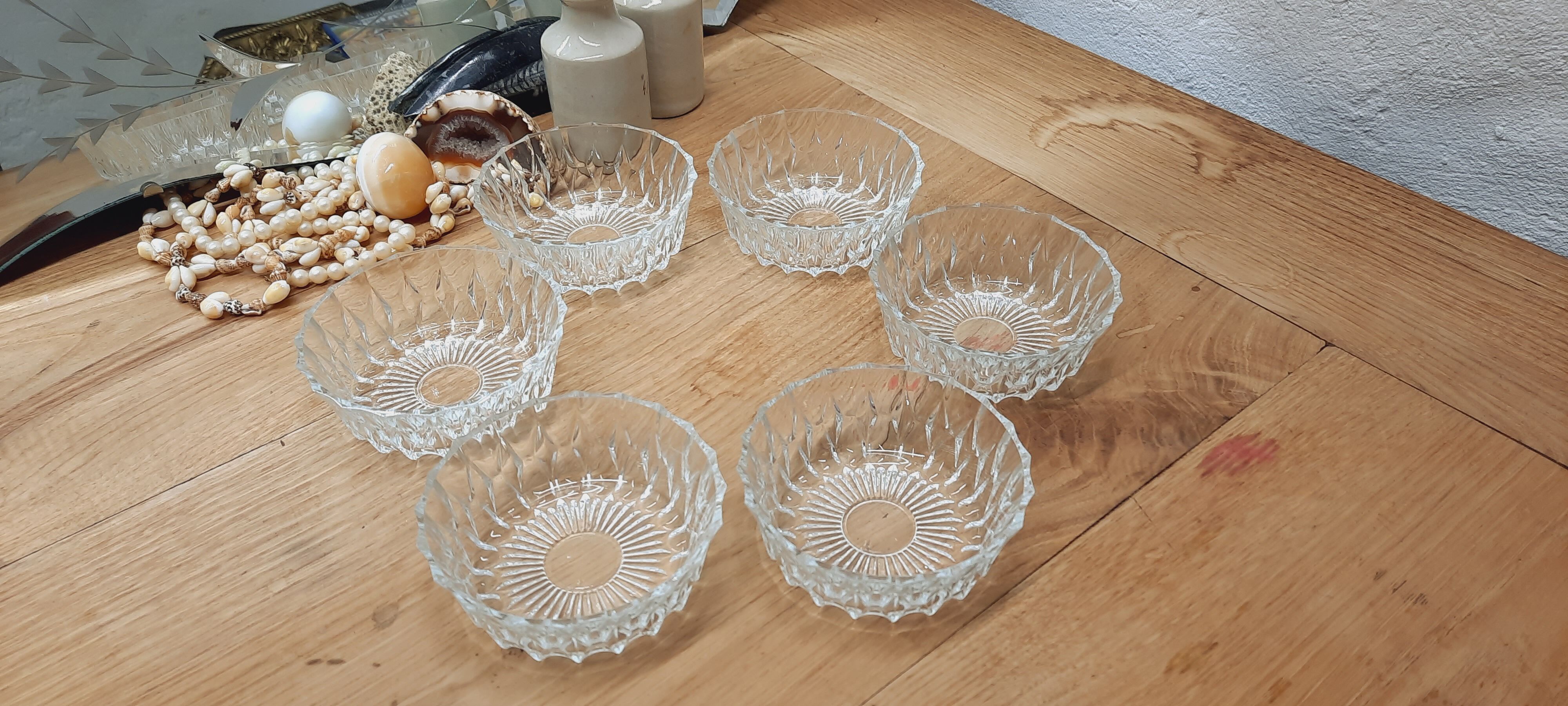 Lot 6 glass ramekins