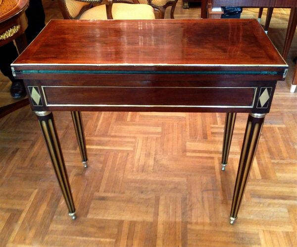 table à jeux en placage d'acajou