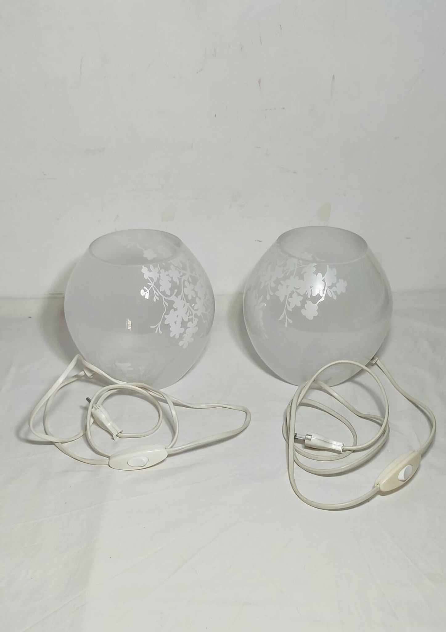 Par de lámparas de cristal. España, 1990s.