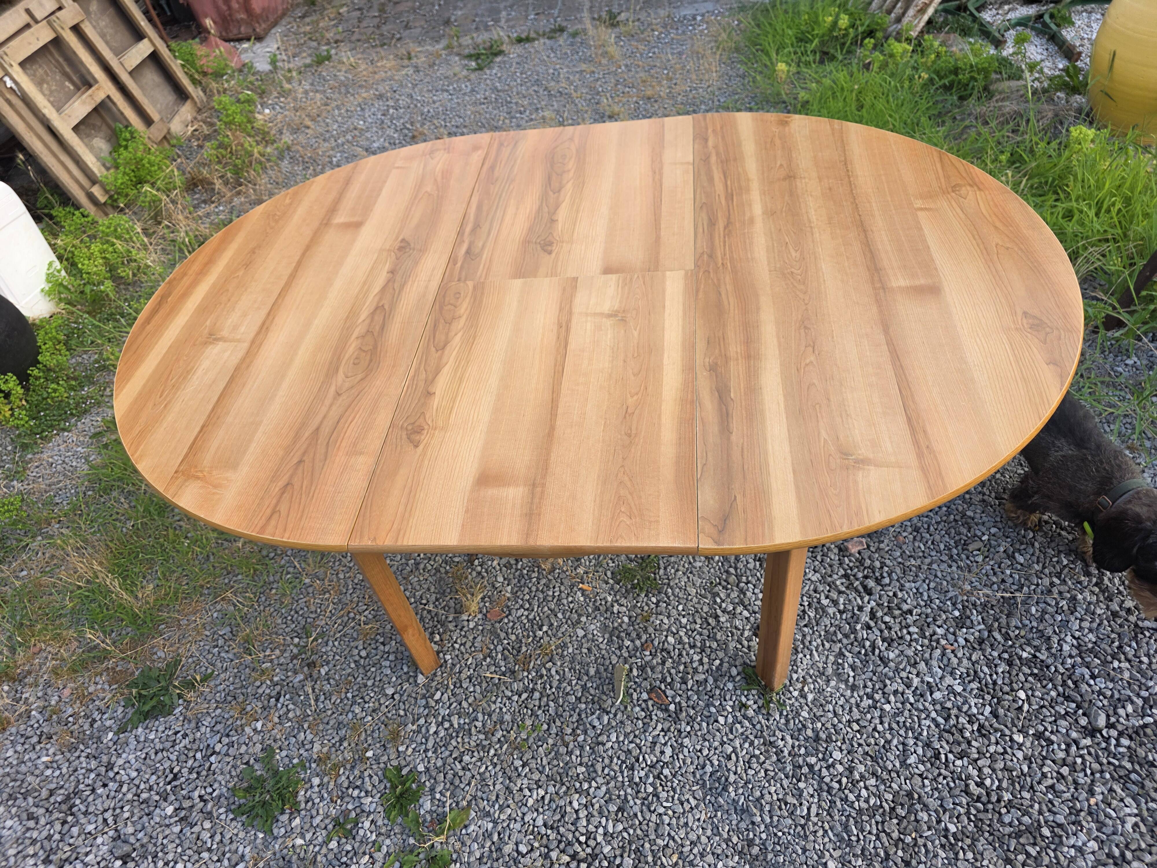 Scandinavian extendable oak table from the 1960s (butterfly extension)