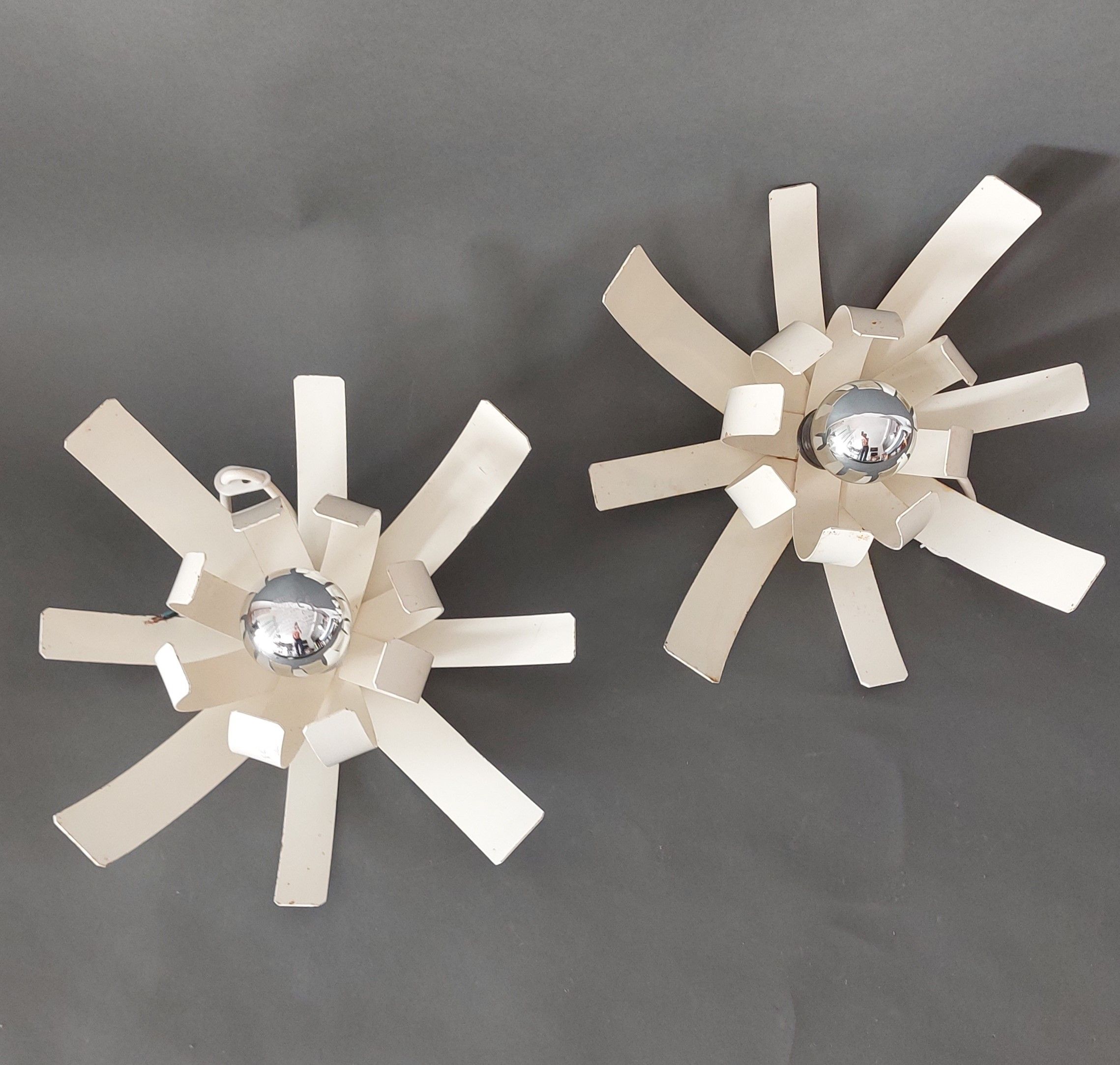 Pair of white lacquered steel sconces by Michel Boyer for Oxam circa 1970.