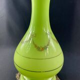 Grande lampe à huile en opaline verte à décor de guirlandes XIXe Napoléon III