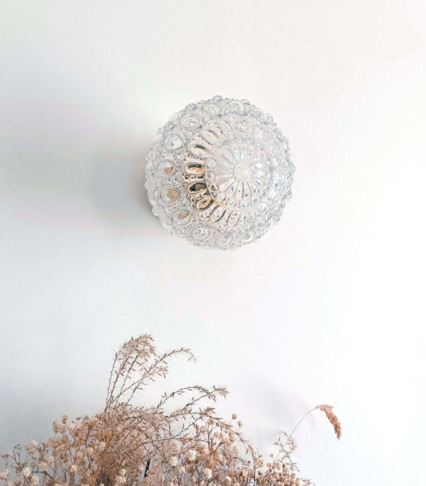 Wall lamp globe