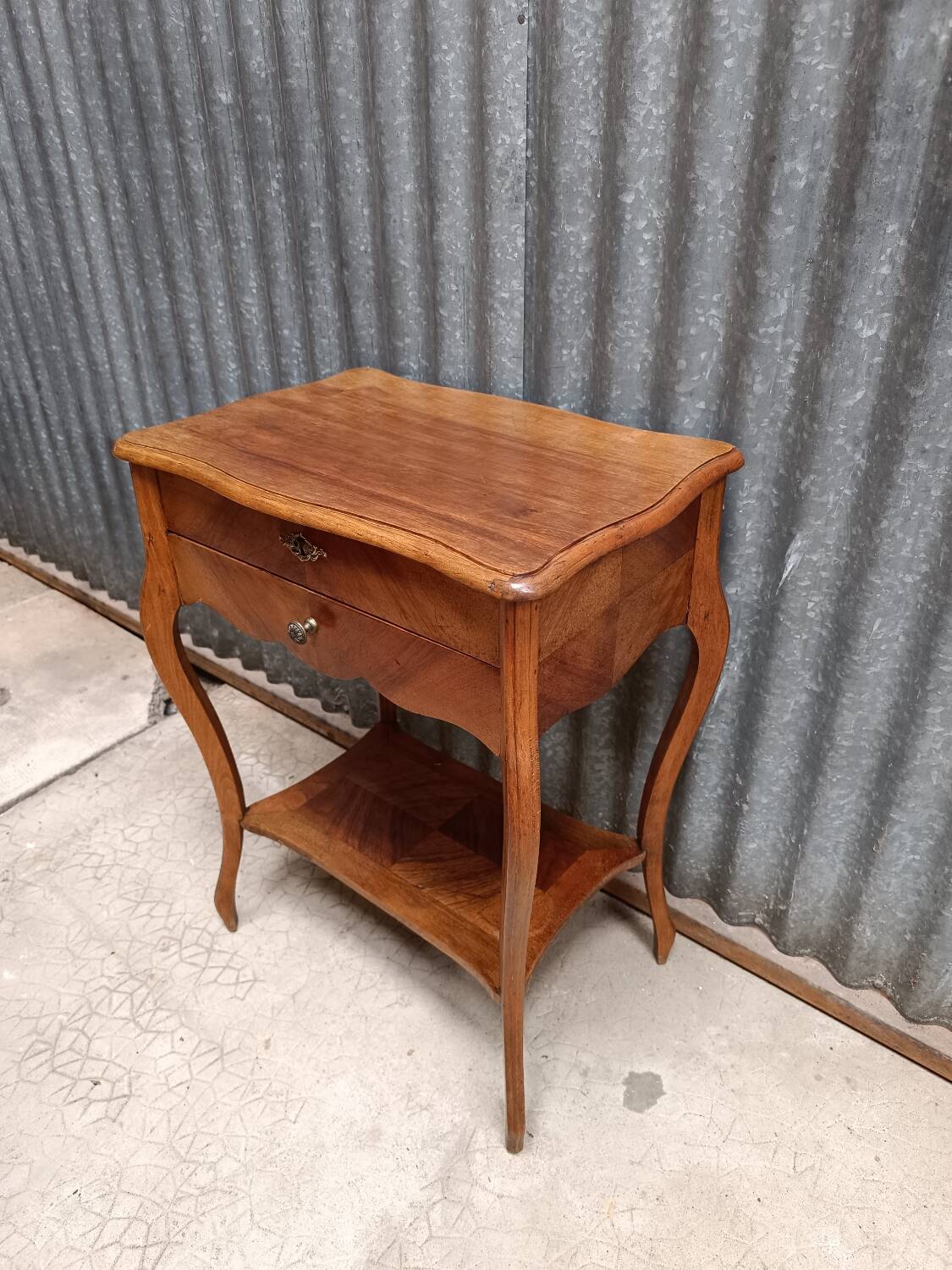 Side table - Hairdresser - Worker - small solid wood accent table