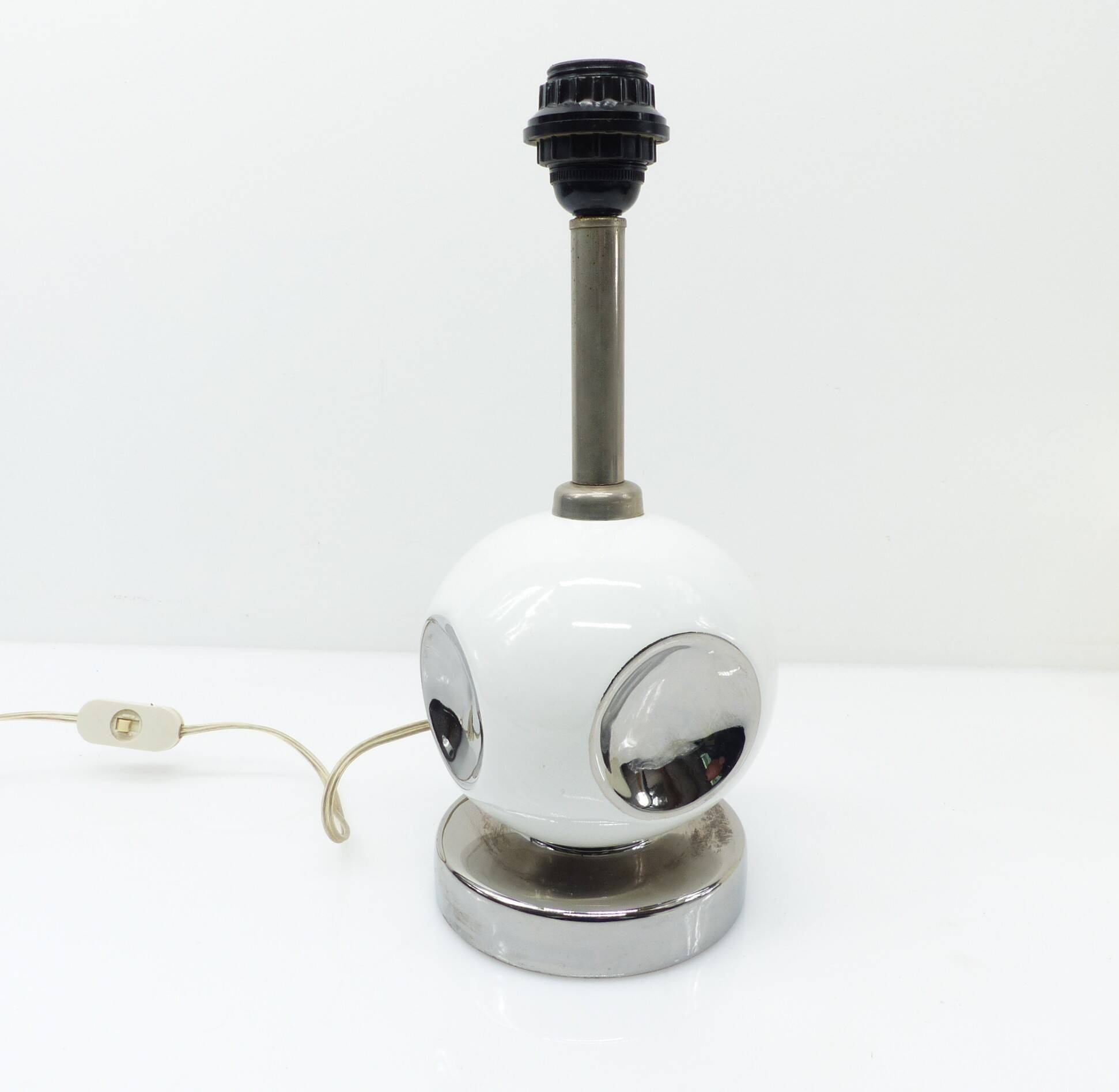 Pied de lampe Space Age en céramique blanche et chrome - 1970