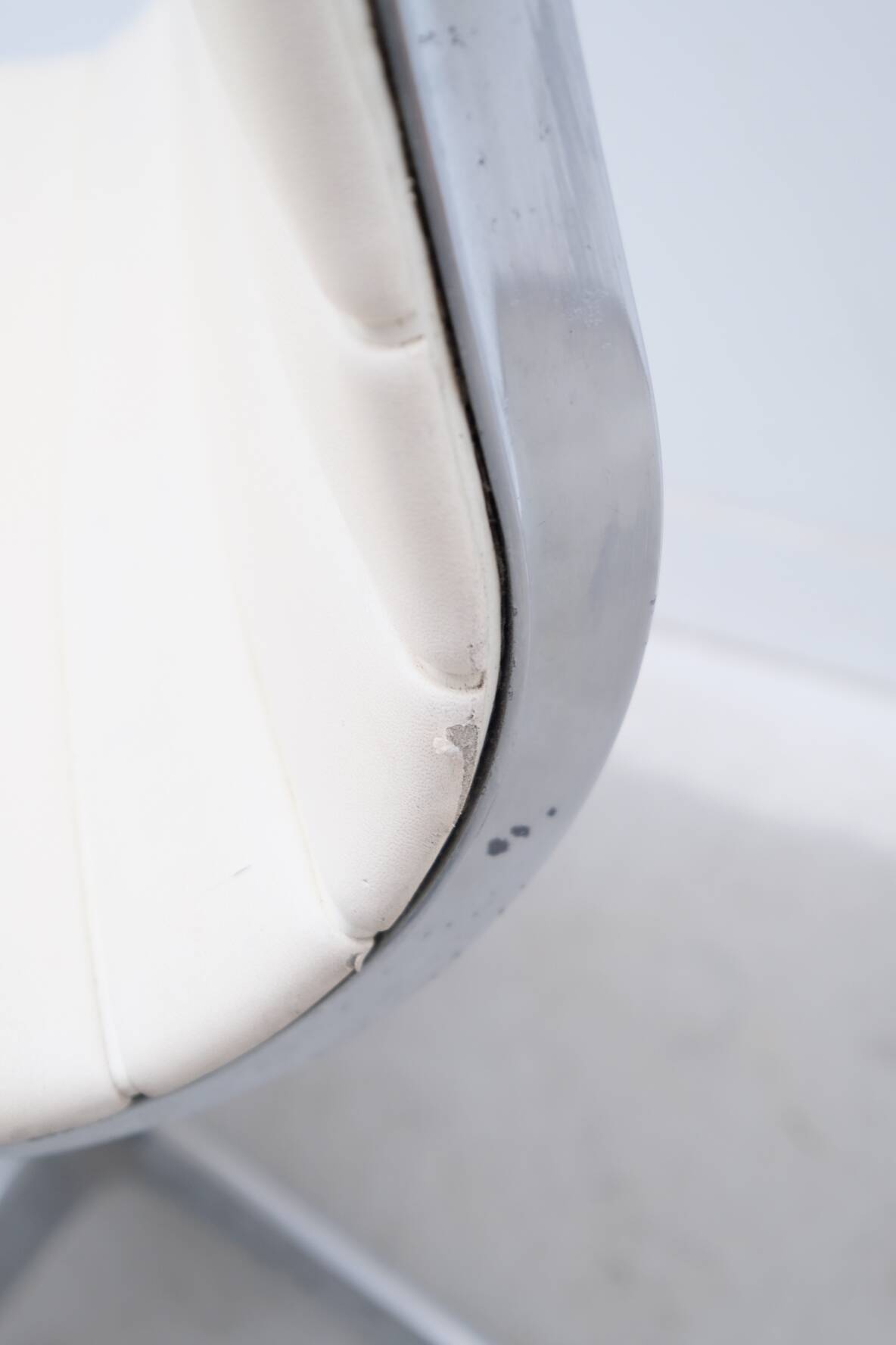 Charles & Ray Eames "EA 105" chairs for Herman Miller in leather, 1970