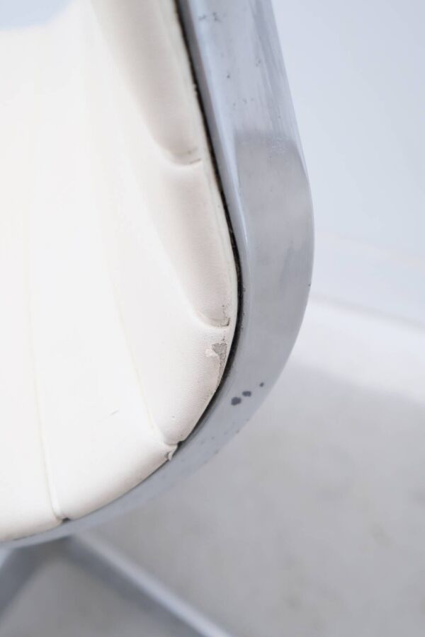 Chaises « ea 105 » de charles & ray eames pour herman miller en cuir, 1970