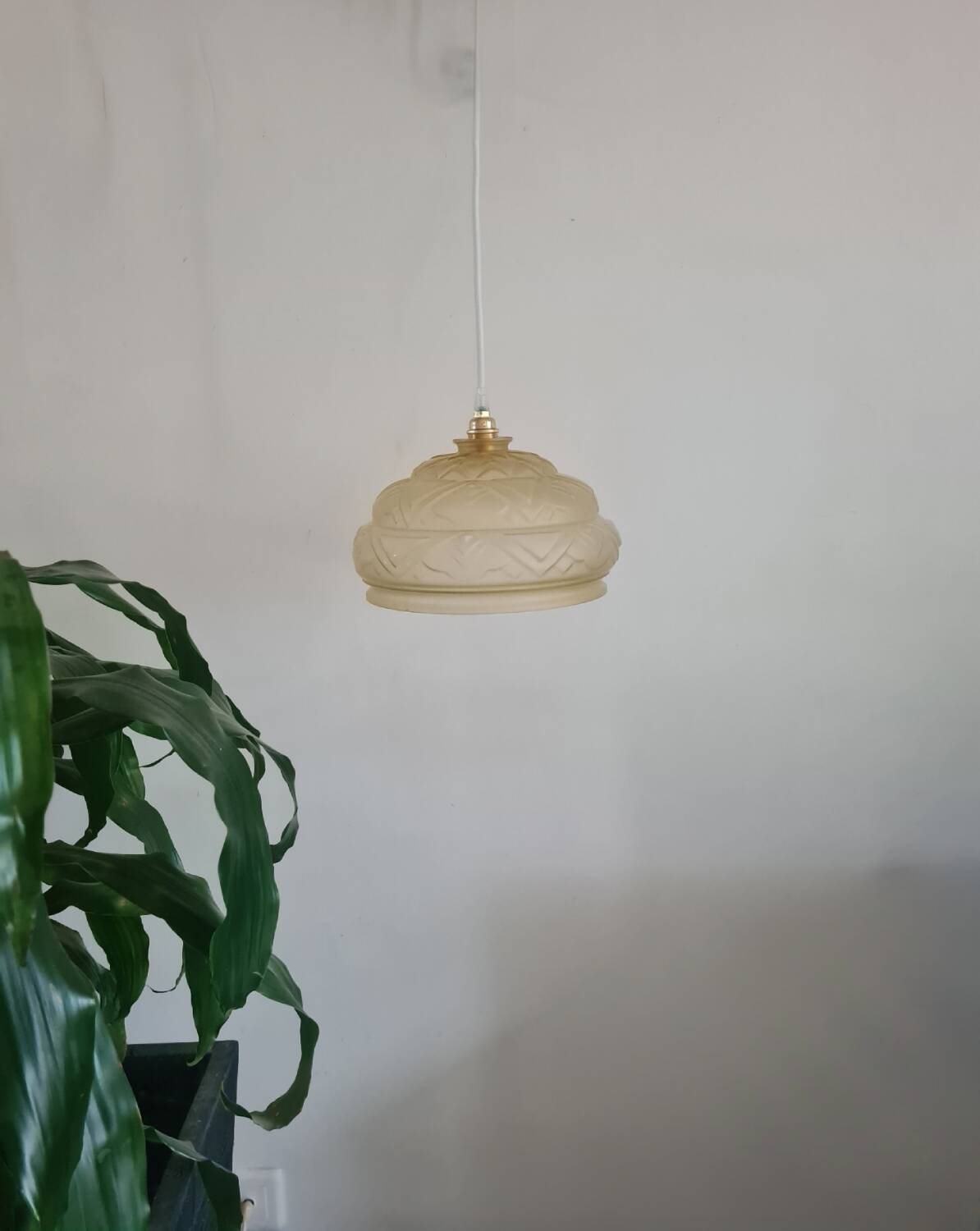 Light yellow Art Deco lampshade pendant light