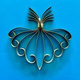 Metal wall hook and its hook