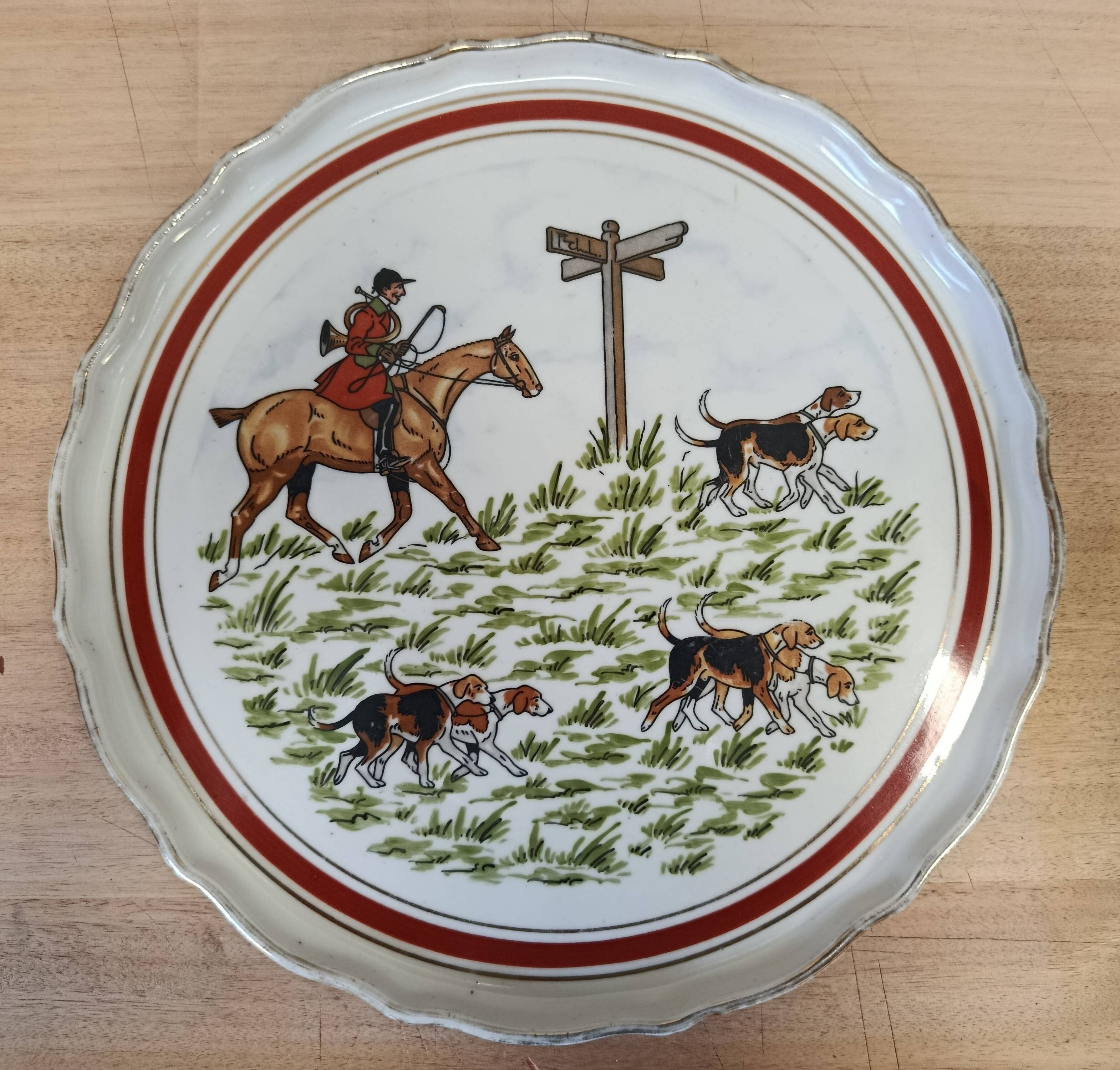 Large serving dish, Couleuvre porcelain, Hunting, Pierre Chambry