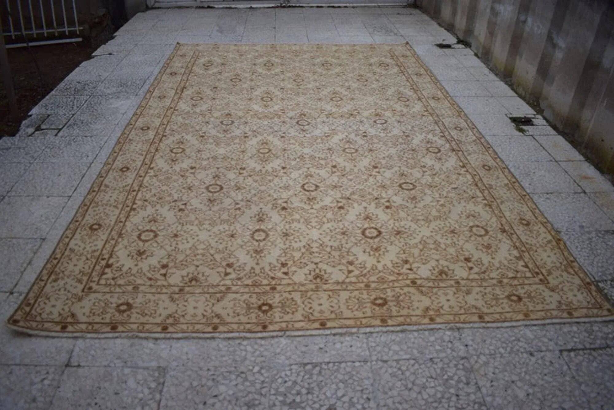Vintage Turkish Oushak rug 204x318 cm