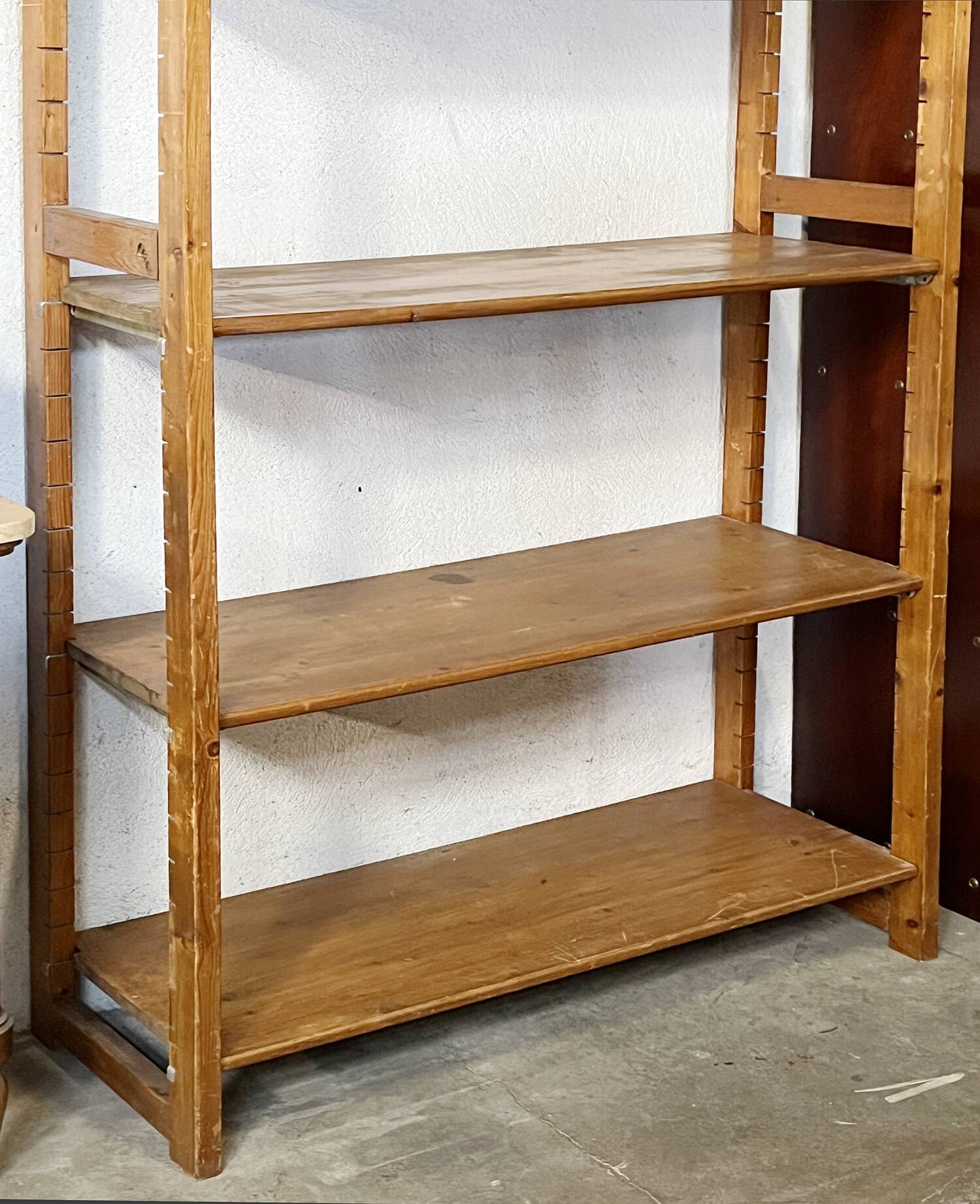 Modular shelf in solid pine
