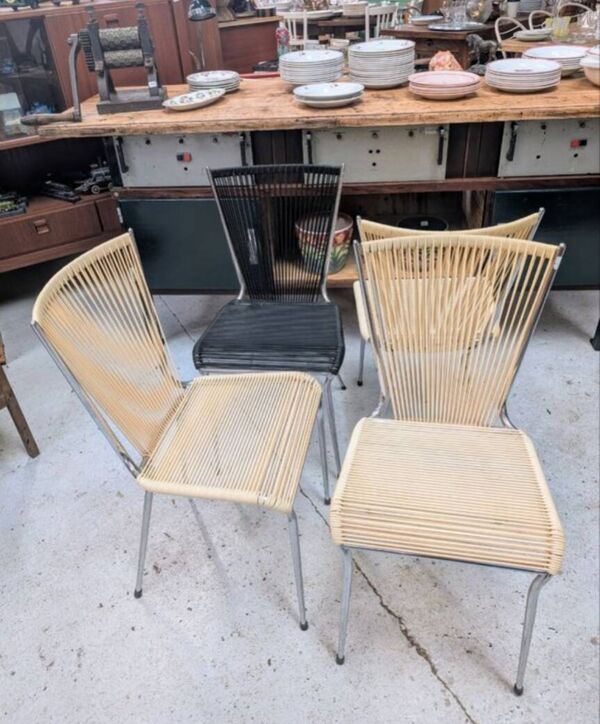 Suite de 4 chaises Scoubidou