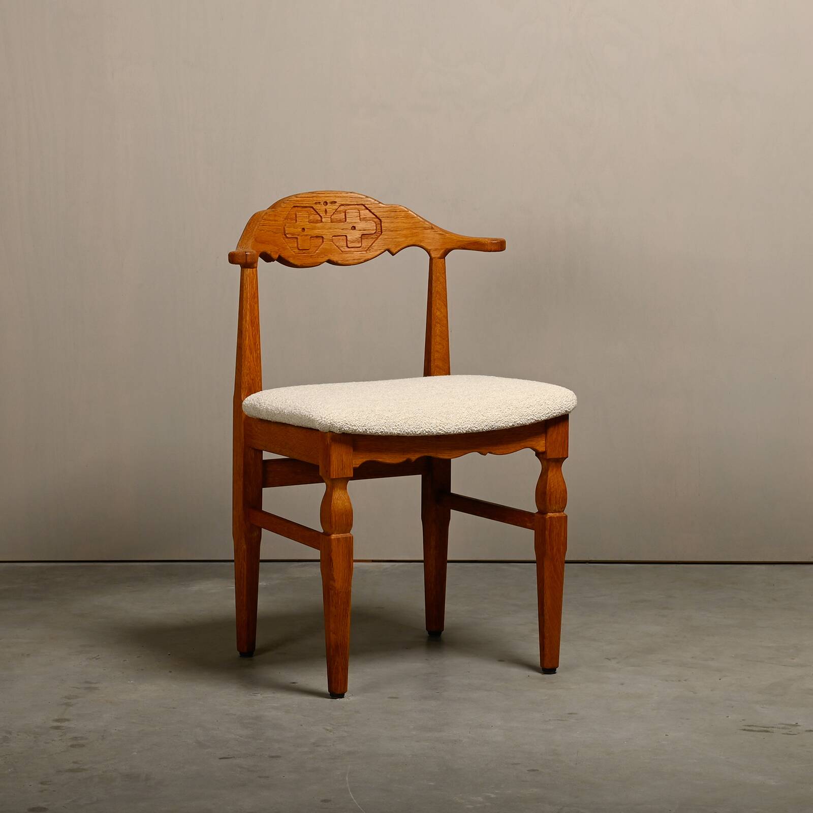 Henning Kjærnulf dining chairs set in Oak and Off White Bouclé, Denmark, 1960s