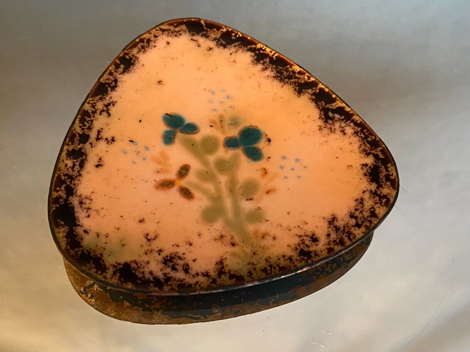 Enamelled enamel cup on copper