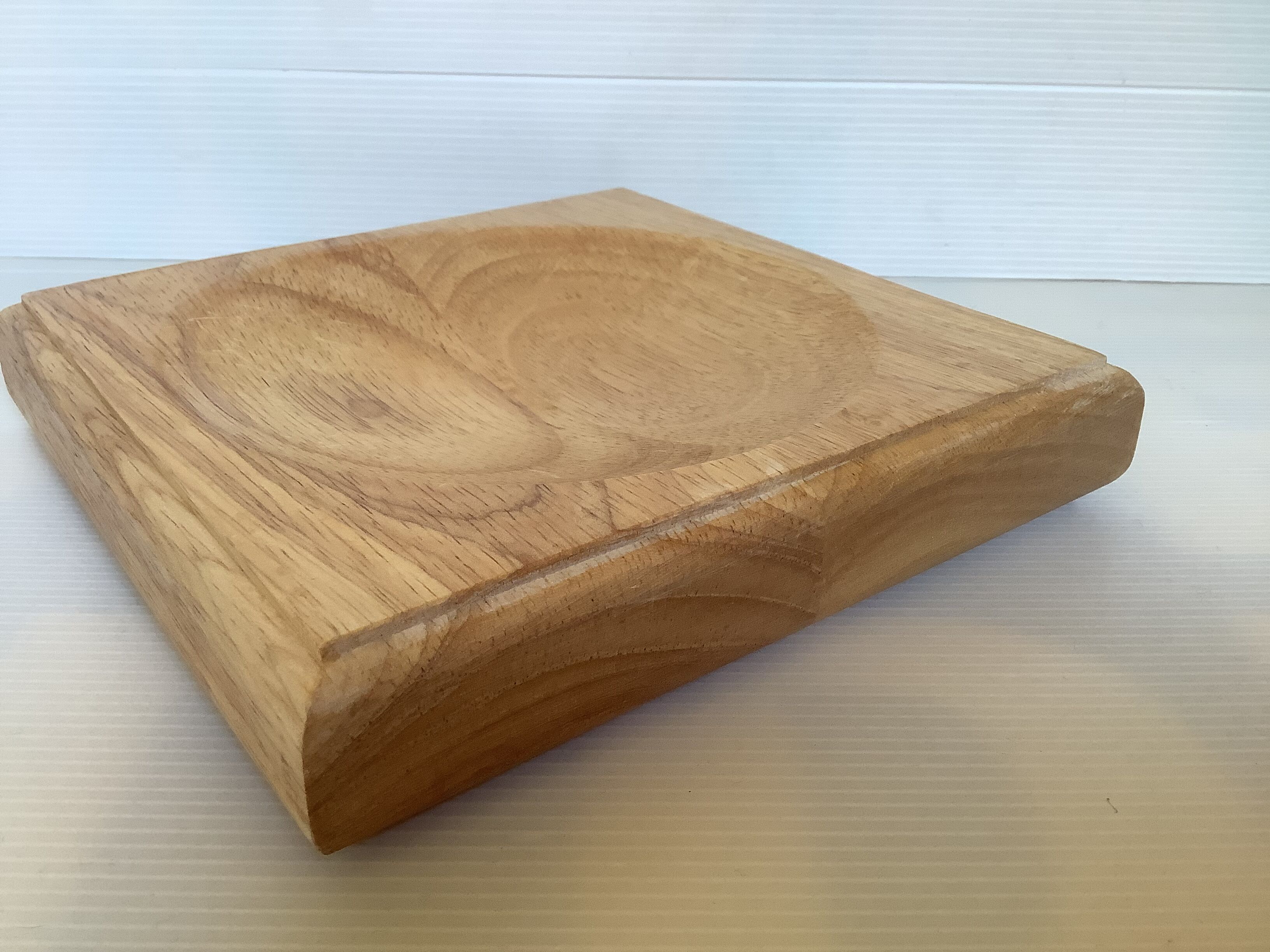 Empty pocket thick wood style picks up change