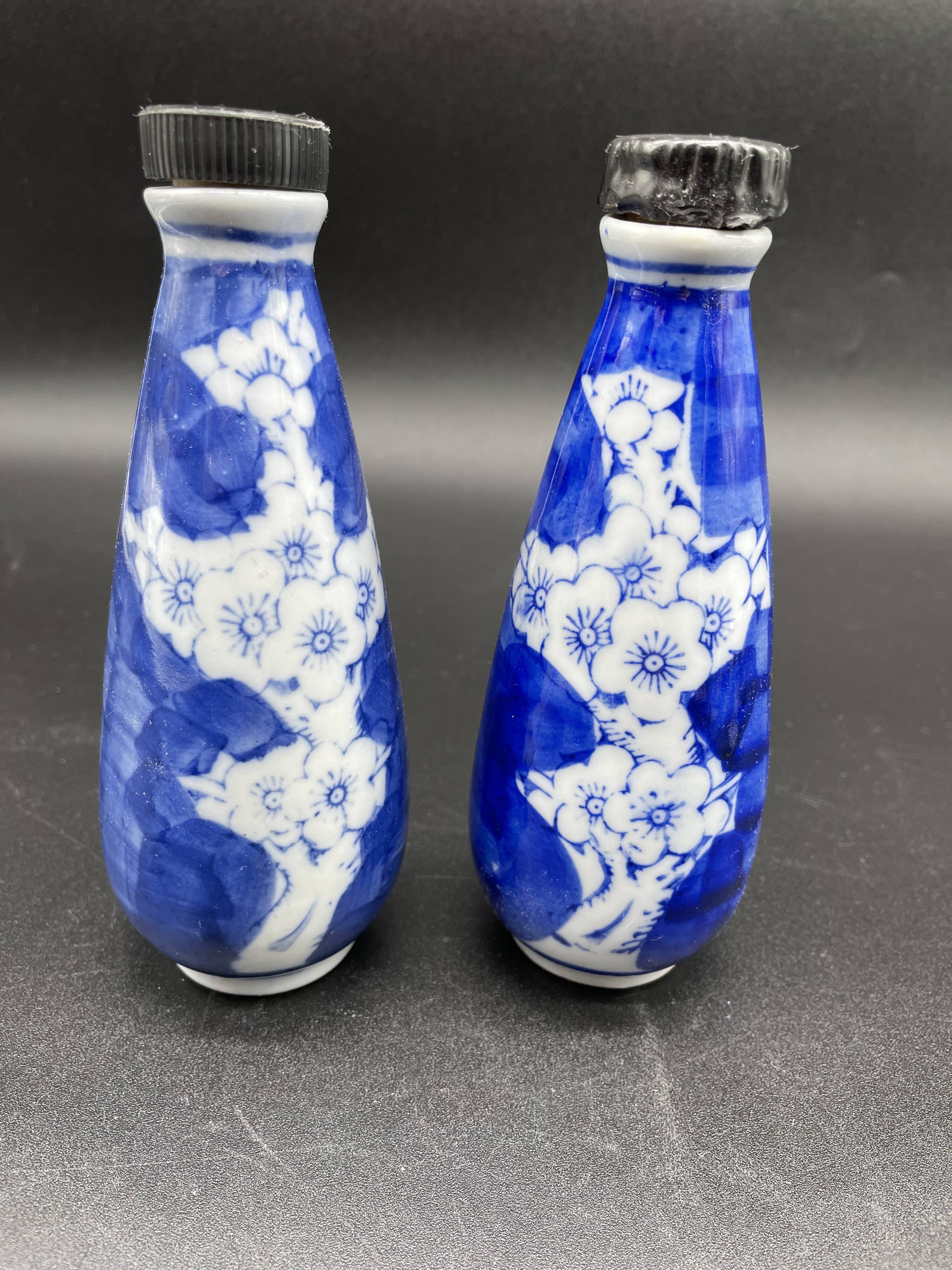 Elegant table set, Chinese porcelain, blue and white, condiments.