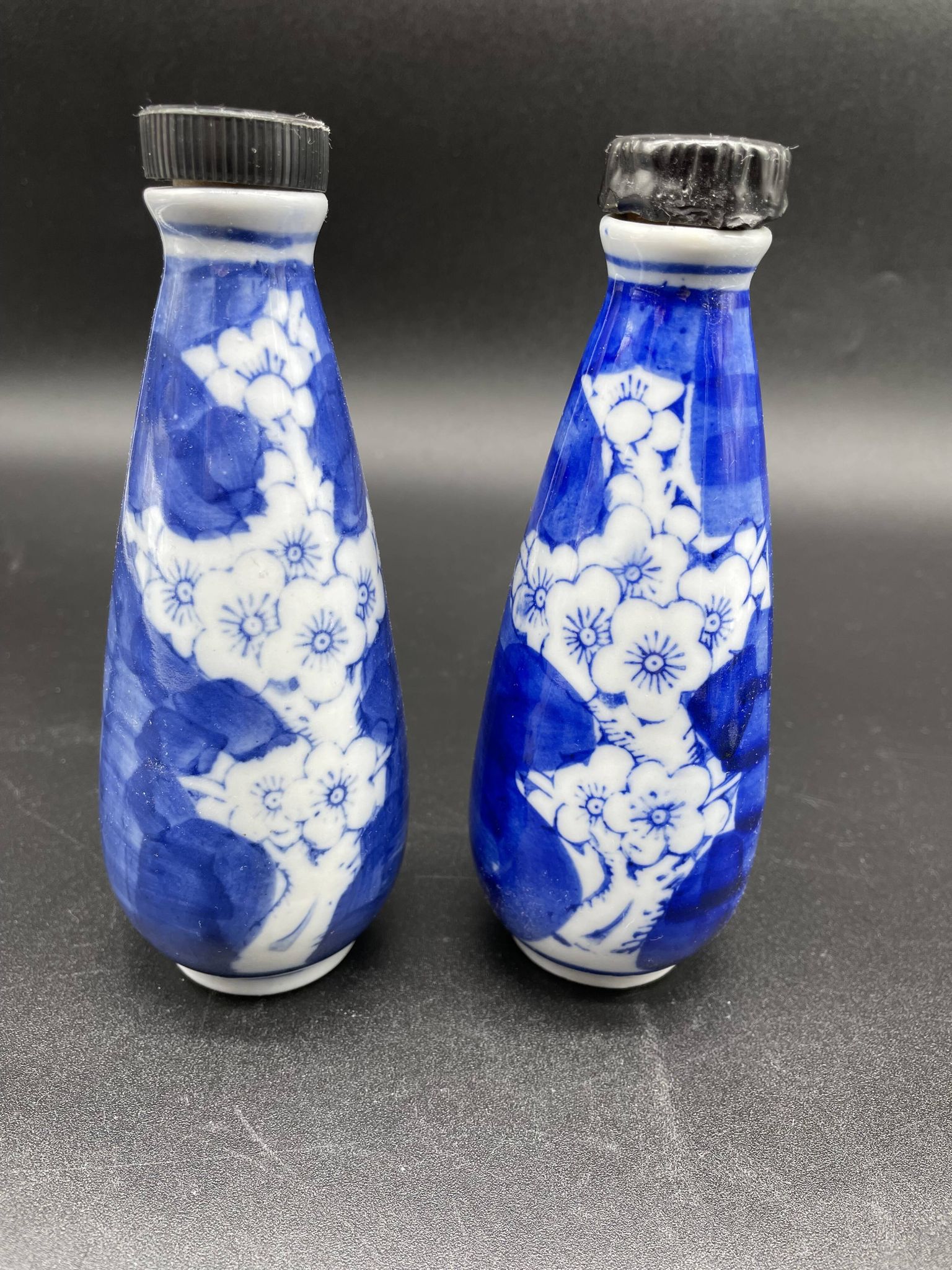 Elegant table set, Chinese porcelain, blue and white, condiments.