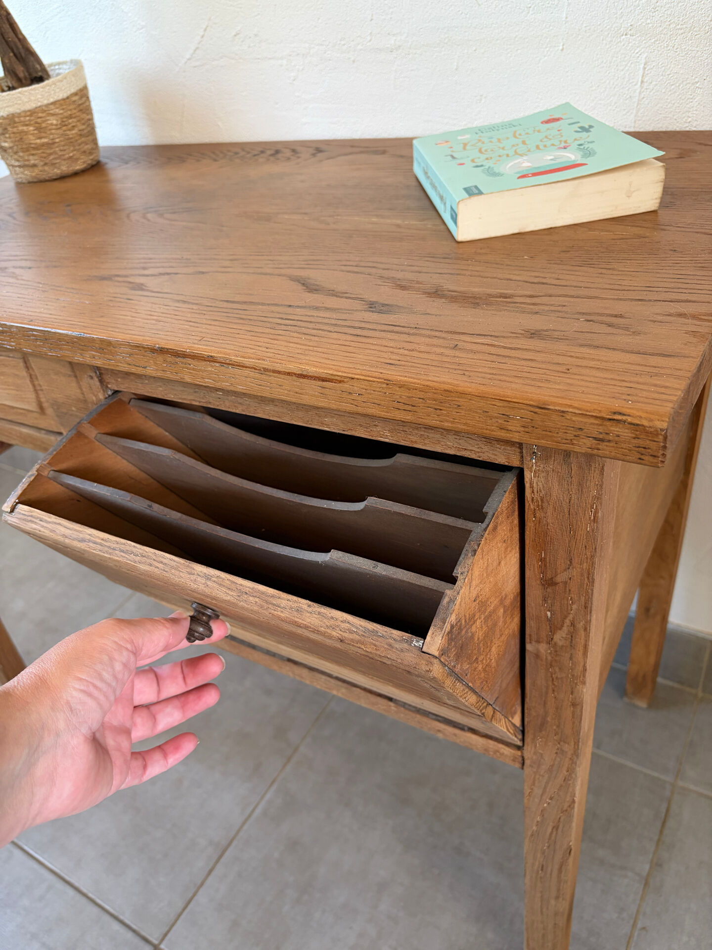 Charmant petit bureau vintage en chêne