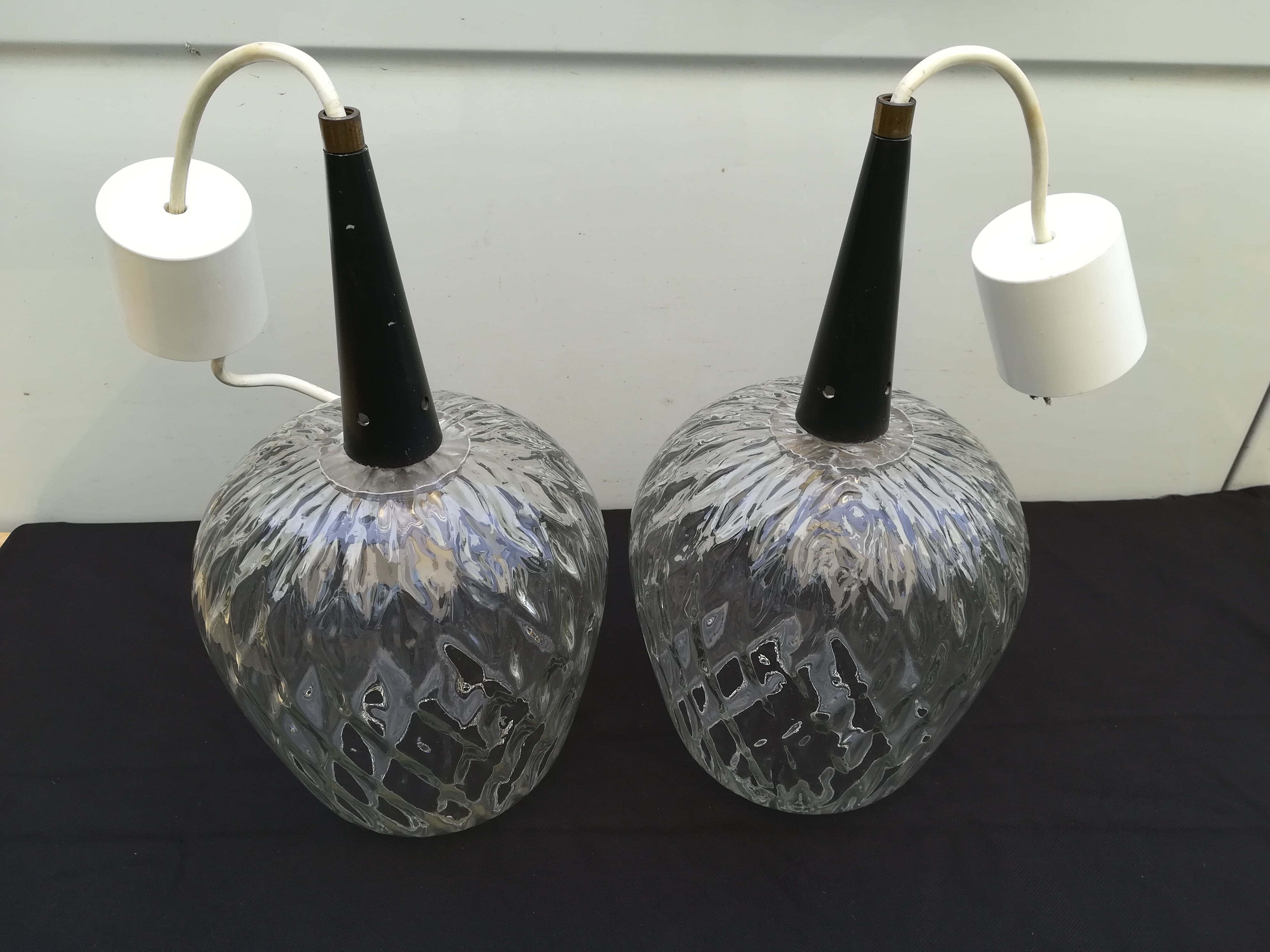 Pair of hanging of annees 50