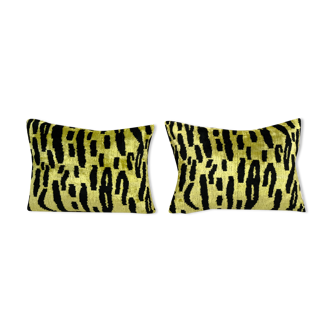 Set tiger motif ikat velvet pillow covers
