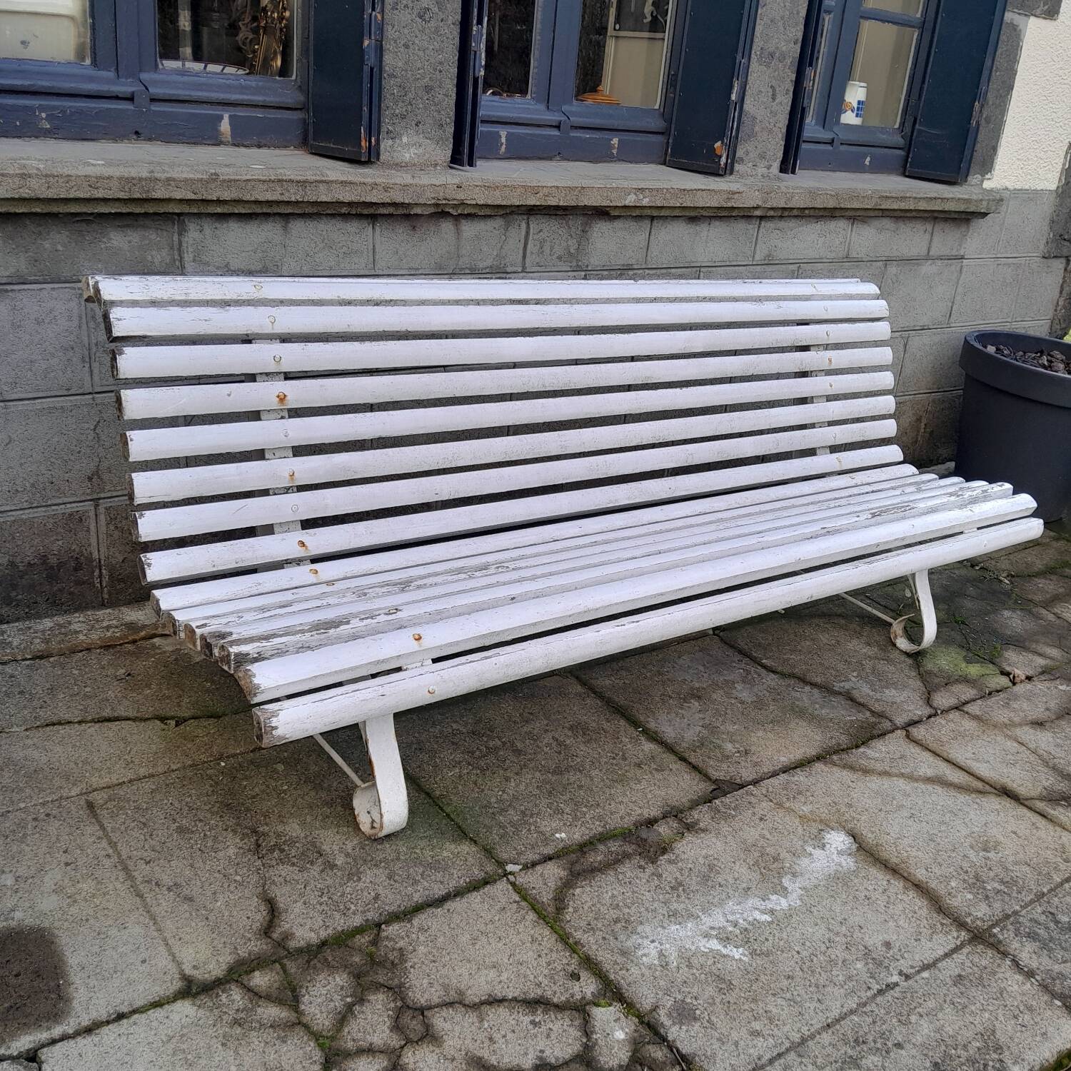 Outdoor bench