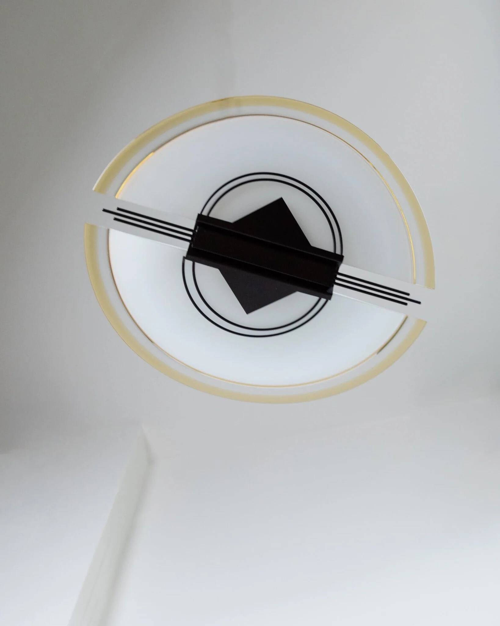 Lustre en verre de Murano vintage en verre blanc et jaune avec cadre en métal noir - Pendentif de style Memphis italien des années 1980.