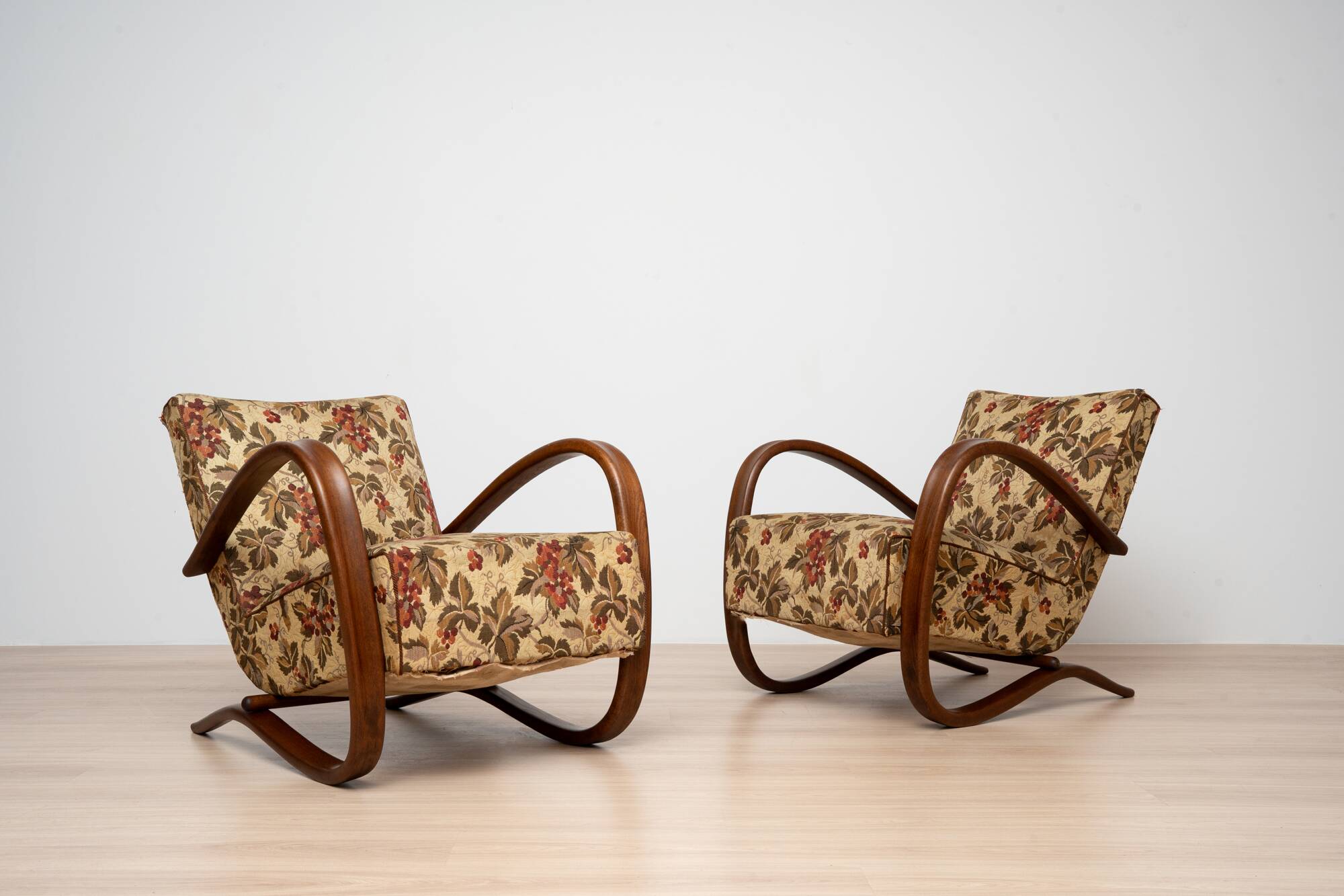 Pair of Art Deco H269 Lounge Chairs by Jindřich Halabala, Czechoslovakia