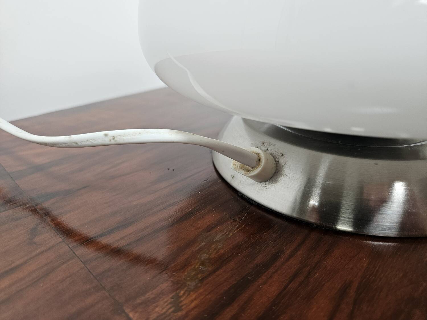 Lampe de table en verre blanc des années 70 avec interrupteur tactile