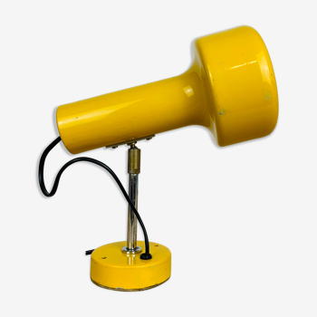 Yellow spot lamp to pose 70s