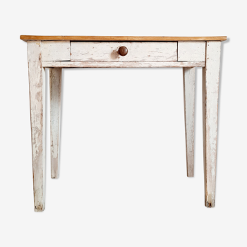 Skated white footing farm table