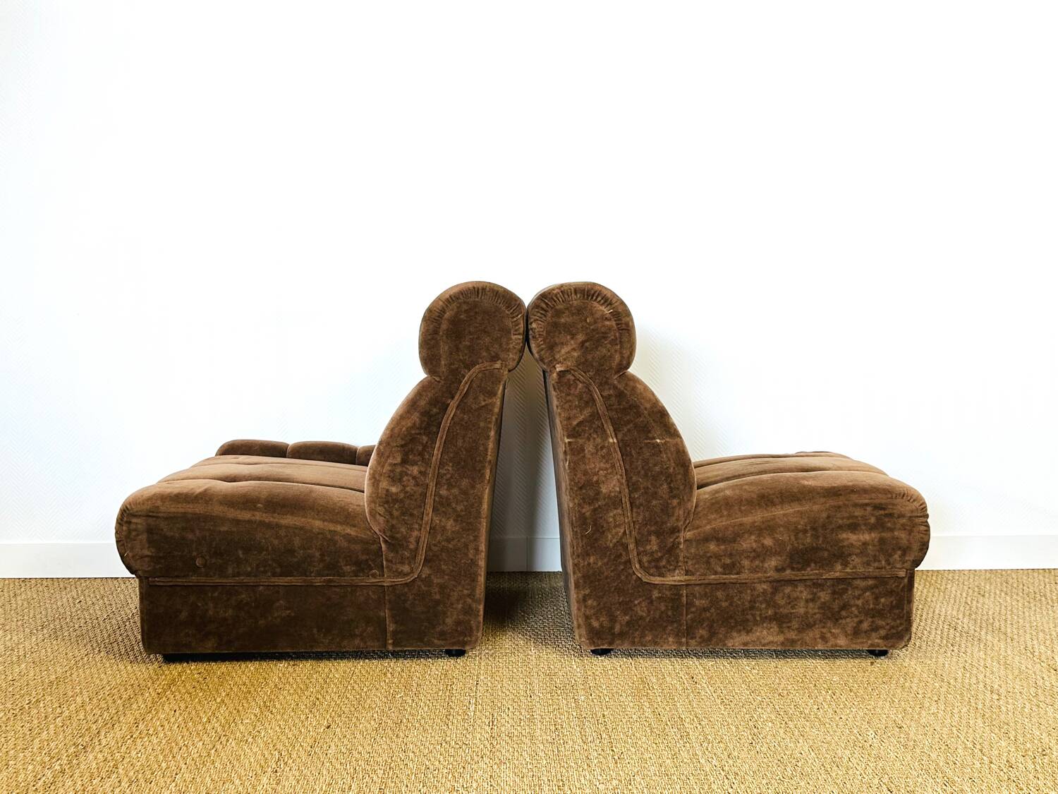 2 vintage velvet armchairs from the 1960s