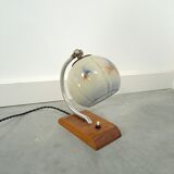 Lampe de table avec base en bois et abat-jour en verre avec des détails bleus vintage
