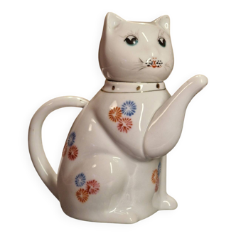 Cat teapot