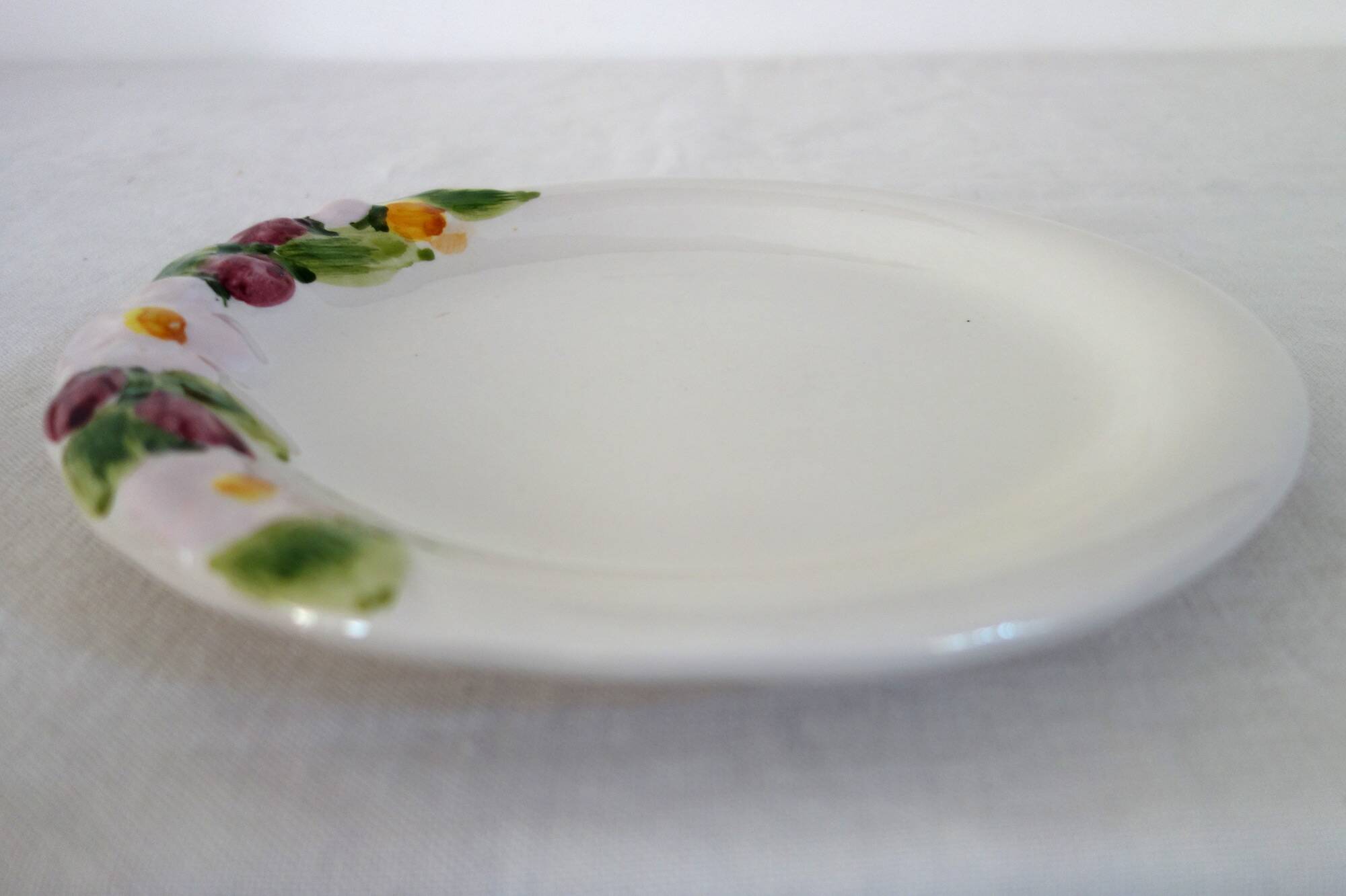 6 plates + 2 bowls Barbotine fruit decor vintage