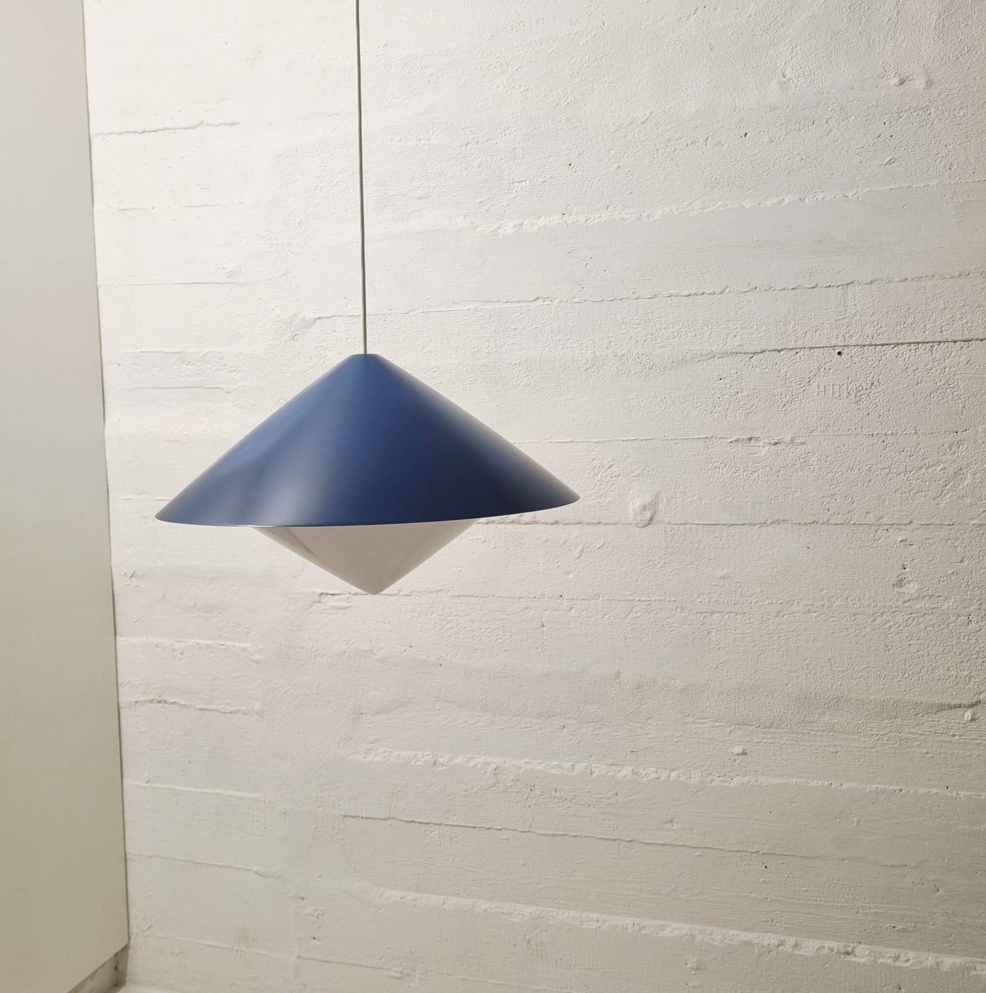 "Kuli" blue and white ceiling lamp 1960s - Svea Winkler Orno Finland | Vintage design lamps